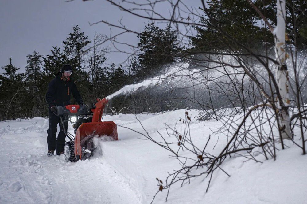 Husqvarna ST 224 Residential Snow Blower 24″ 208cc